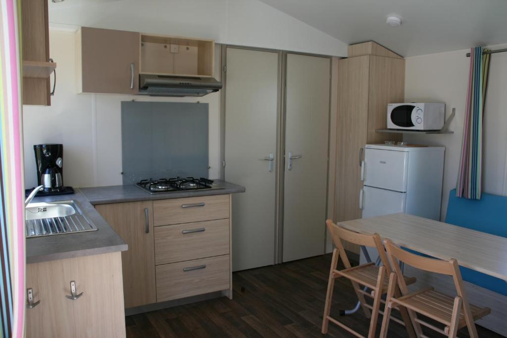 Camping De La Baie Hotel La Trinité-sur-Mer Kamer foto
